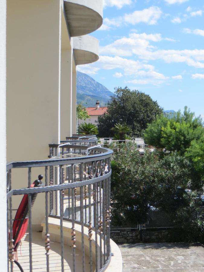 Apartments Lucija Brela Luaran gambar