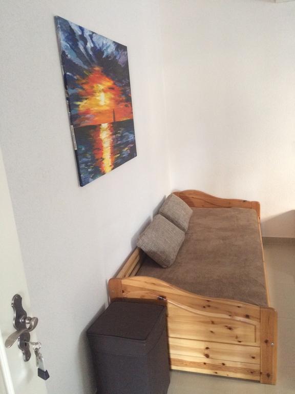 Apartments Lucija Brela Bilik gambar