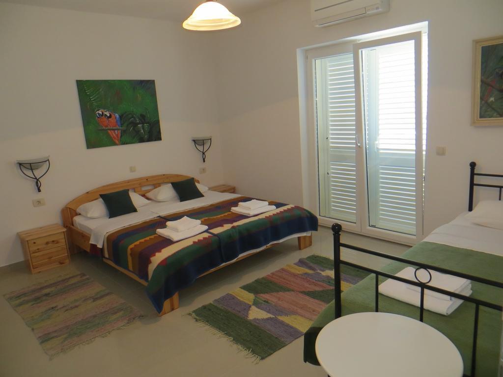 Apartments Lucija Brela Luaran gambar