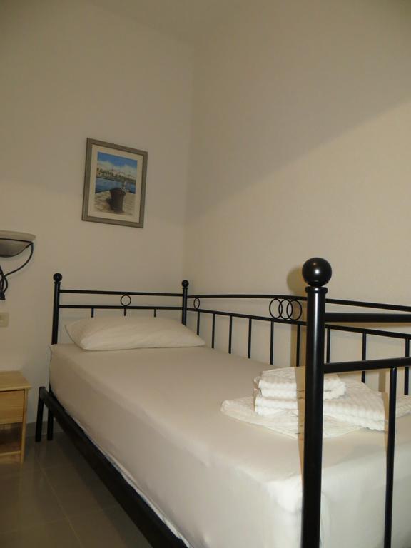 Apartments Lucija Brela Bilik gambar