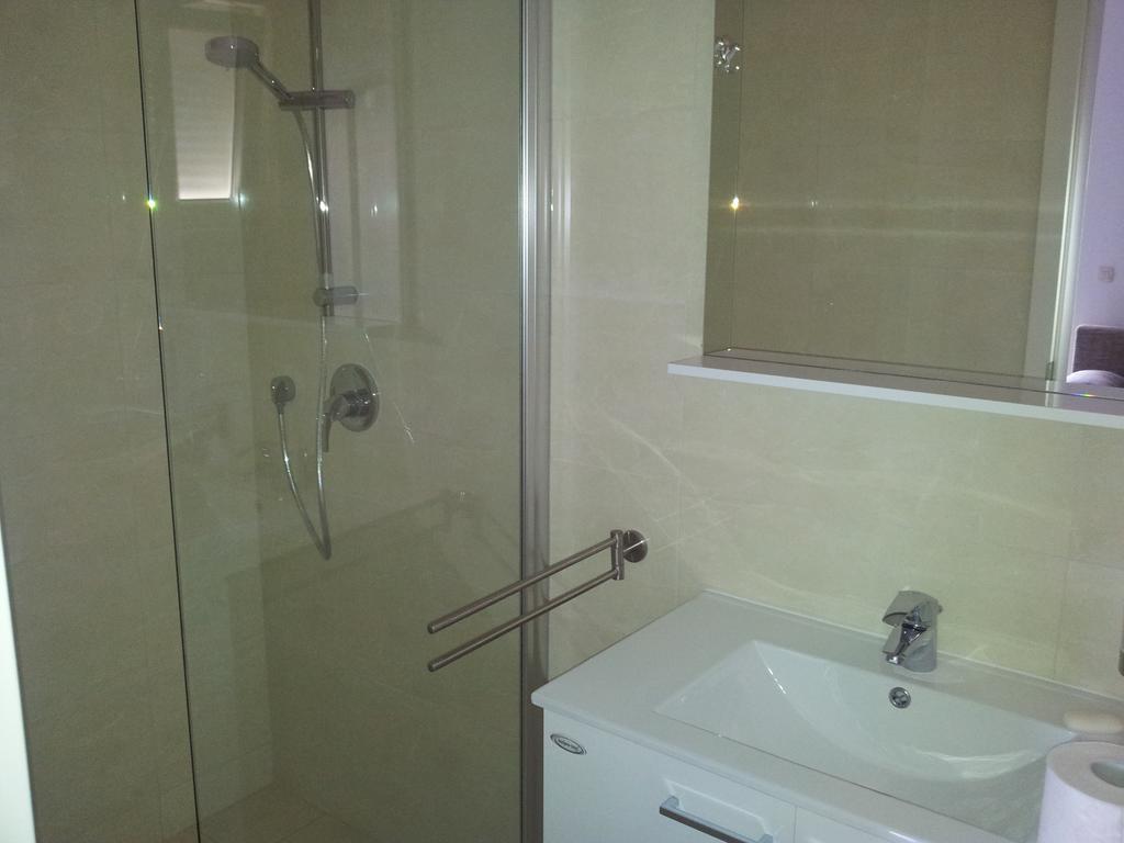 Apartments Lucija Brela Bilik gambar