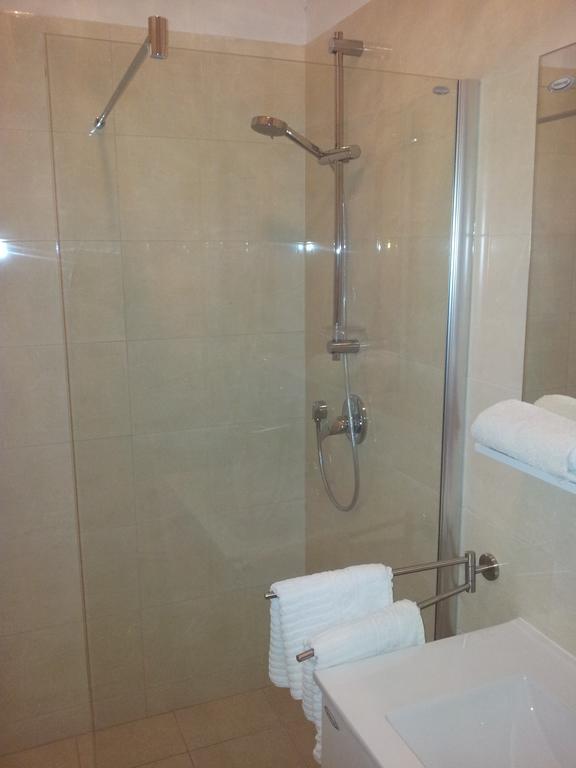 Apartments Lucija Brela Bilik gambar